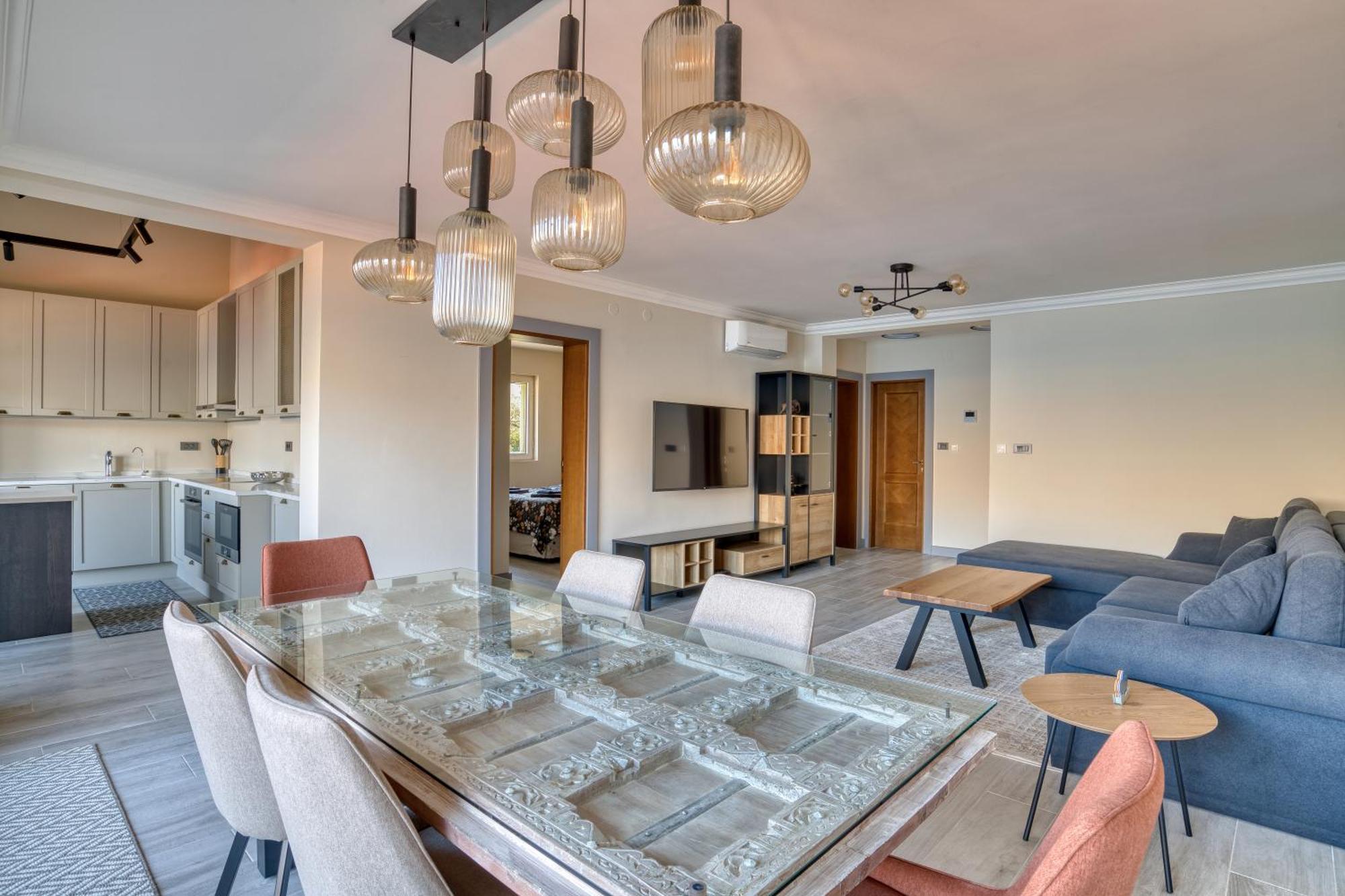Luxurious 3-Bedroom Apartment By Mn Property Котор Екстериор снимка