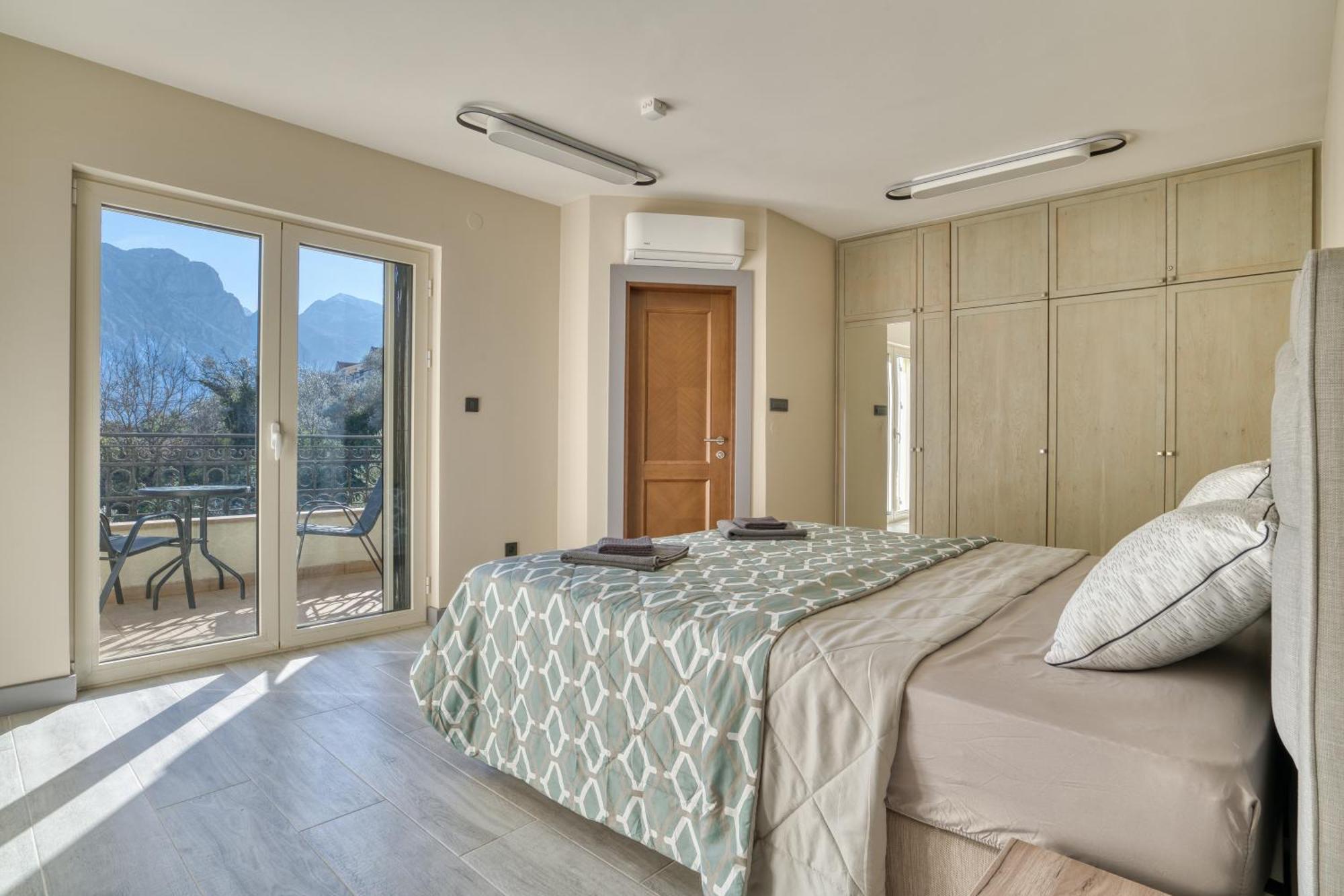 Luxurious 3-Bedroom Apartment By Mn Property Котор Екстериор снимка