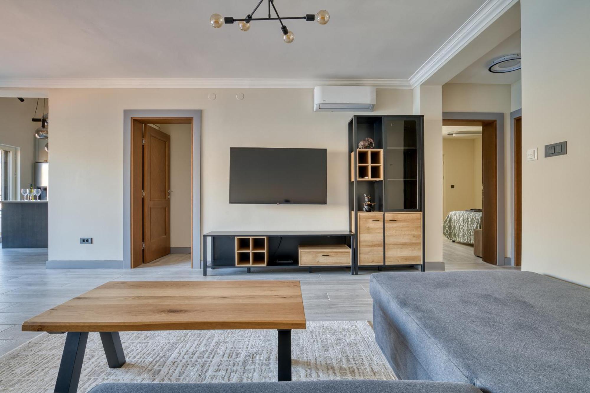 Luxurious 3-Bedroom Apartment By Mn Property Котор Екстериор снимка