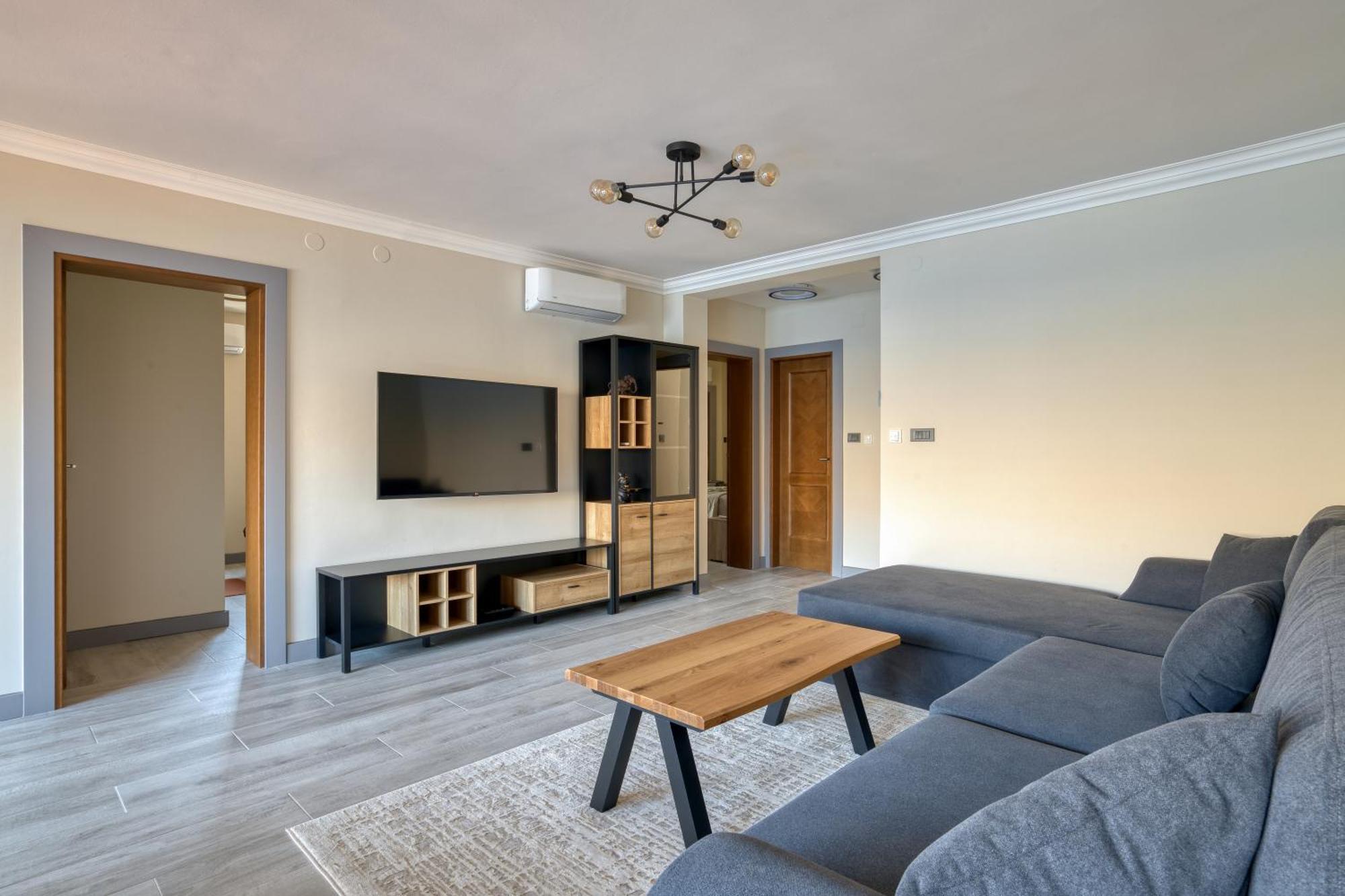 Luxurious 3-Bedroom Apartment By Mn Property Котор Екстериор снимка